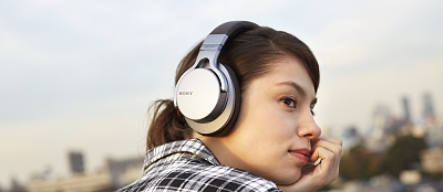 Sloboda bez káblov so štyrmi novými Bluetooth® slúchadlami od Sony