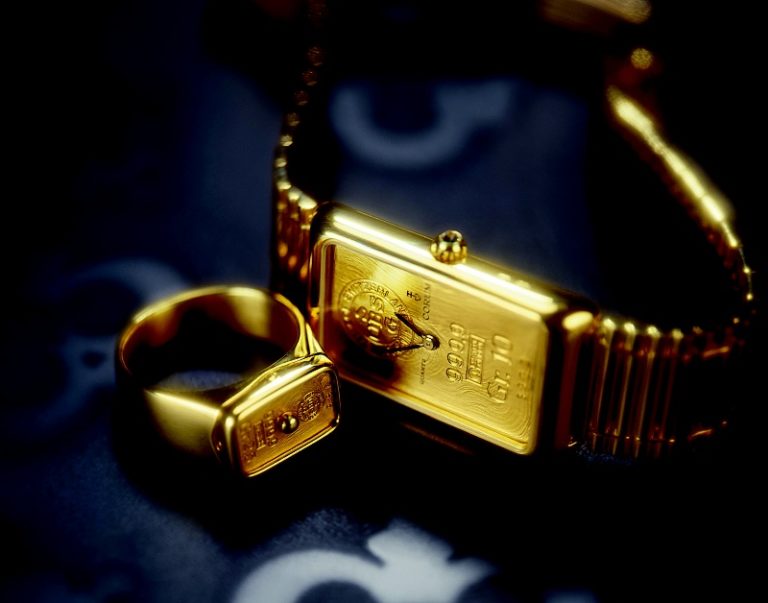 Tikajúca legenda CORUM Tikajúca legenda CORUM